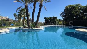 Ático en venta en Country Club Las Brisas, Nueva Andalucia