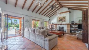 Villa for sale in Aloha, Nueva Andalucia