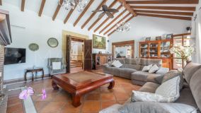 Villa for sale in Aloha, Nueva Andalucia