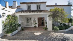 Villa for sale in Las Brisas, Nueva Andalucia