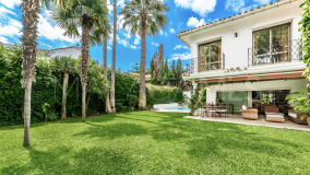 Villa en venta en Los Monteros Playa, Marbella Este