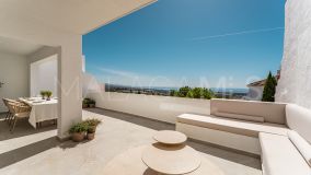 Duplex for sale in El Madroñal, Benahavis