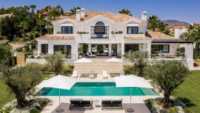 Villa for sale in La Cerquilla, Nueva Andalucia