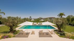 Villa for sale in La Cerquilla, Nueva Andalucia