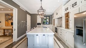 Villa for sale in Los Flamingos Golf, Benahavis