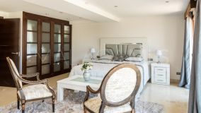 Villa for sale in Las Brisas, Nueva Andalucia