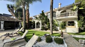 Villa en venta en Nueva Andalucia, Marbella