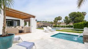 Villa for sale in Centro Plaza, Nueva Andalucia