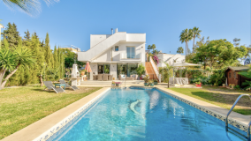 Villa for sale in El Rosario, Marbella Est