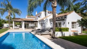 Villa for sale in Los Naranjos Golf, Nueva Andalucia