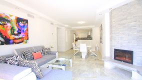 For sale duplex penthouse with 4 bedrooms in Elviria Playa