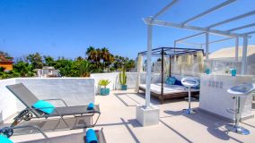 For sale duplex penthouse with 4 bedrooms in Elviria Playa