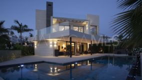 Villa for sale in Parcelas del Golf, Nueva Andalucia