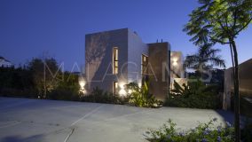 Villa for sale in Parcelas del Golf, Nueva Andalucia