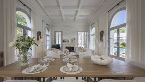 Villa for sale in La Cerquilla, Nueva Andalucia