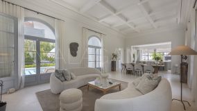 Villa for sale in La Cerquilla, Nueva Andalucia