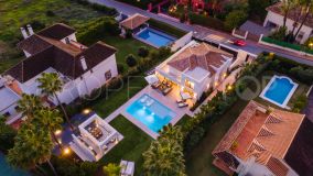Villa en venta en Nueva Andalucia de 4 dormitorios