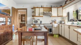 Villa for sale in La Gaspara, Estepona West