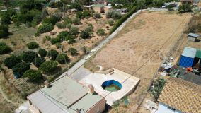 Finca for sale in Estepona West