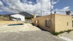 Finca for sale in Estepona West