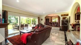 Villa for sale in Benamara, Estepona Est