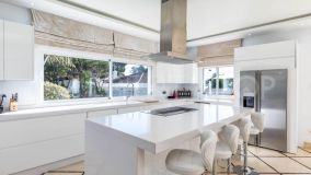 For sale villa in El Madroñal with 4 bedrooms