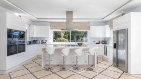 For sale villa in El Madroñal with 4 bedrooms