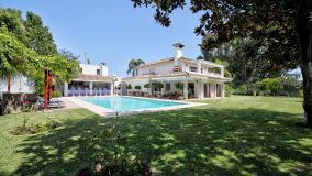 Villa en venta en Guadalmansa Playa, Estepona Este