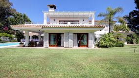 Villa en venta en Guadalmansa Playa, Estepona Este