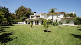 Villa en venta en Guadalmansa Playa, Estepona Este