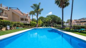 Apartamento de 3 dormitorios a la venta en Nueva Andalucia