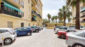 Apartamento planta baja en venta en Malaga con 4 dormitorios