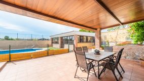 Excellent detached Spanish style villa with remarkable qualities! This property is in perfect condition and sits with a stones' throw to the beach in San Pedro