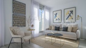Buy ground floor apartment with 2 bedrooms in Estepona Playa