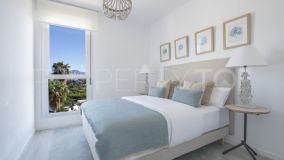 Buy ground floor apartment with 2 bedrooms in Estepona Playa