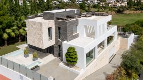 Villa for sale in Nueva Andalucia, Marbella