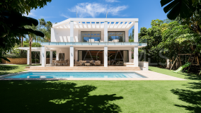 Villa for sale in El Herrojo, Benahavis