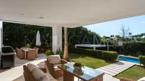 Villa for sale in Los Olivos, Nueva Andalucia