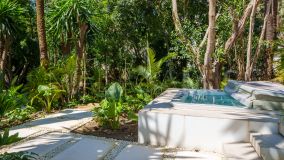 Villa for sale in Las Brisas, Nueva Andalucia