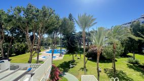 Apartamento en venta en Playas del Duque, Marbella - Puerto Banus