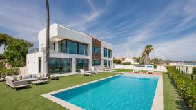 Villa en venta en Beach Side New Golden Mile, Estepona Este