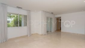 For sale 3 bedrooms apartment in Alcazaba Beach