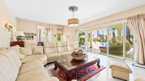 Villa for sale in Guadalobon, Estepona West