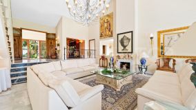 Villa en venta con 6 dormitorios en Guadalobon