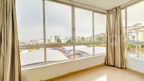 Apartamento con 3 dormitorios a la venta en Estepona Centro