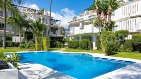 Apartment for sale in Los Naranjos de Marbella with 3 bedrooms