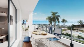 ÁTICO DE 2 DORMITORIOS CON VISTAS AL MAR Y SOLARIUM EN ESTEPONA GOLF