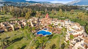 Zweistöckiges Penthouse zu verkaufen in La Cartuja del Golf, Estepona Ost