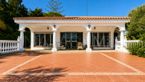 Villa en venta en Paraiso Medio, Estepona Este