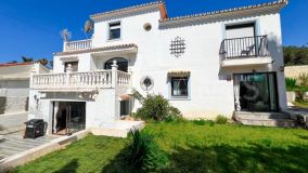 Villa for sale in Buenas Noches, Estepona West